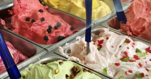 目立ってないけれど美味しくて可愛いジェラート屋＜シャイニーズ＞のアイスクリームをグアムの晴天の下で食べる幸せ！ Shinny’s.